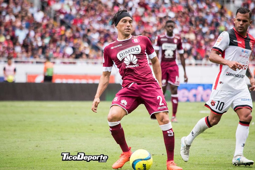 Christian Bolaños será operado y peligra Mundial